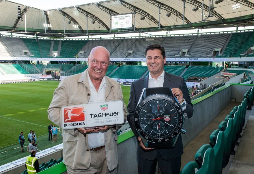 Jean-Claude Biver und Christian Seifert besiegeln Sponsoring-Vertrag zwischen TAG Heuer und